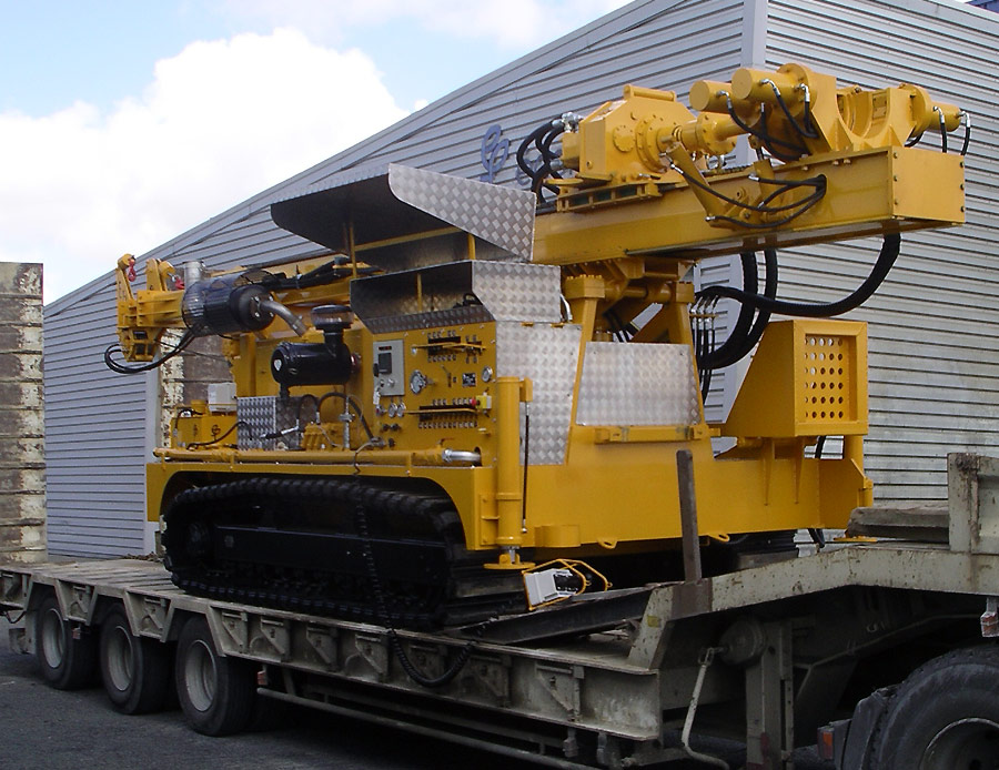 Foreuse CE 1205 - Sondeuse autonome hydraulique sur chenilles pour recherche d'eau_2