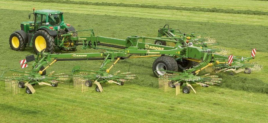 Andaineur central Swadro 2000 avec largeur d'andainage ajustable jusqu'à 3 mètres