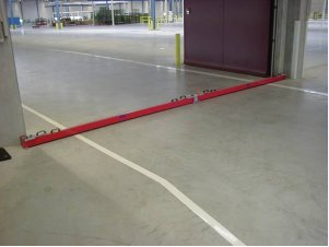 Barrière de rétention avec poutrelles encastrables et empilables