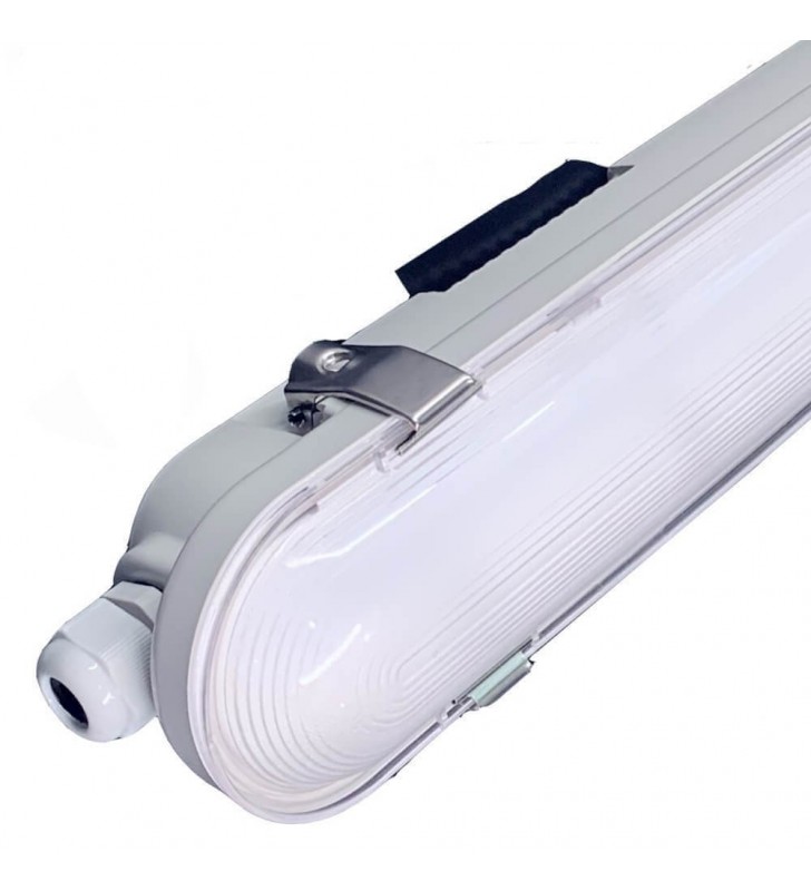 Luminaire LED 150 cm conçu pour un éclairage puissant et étanche