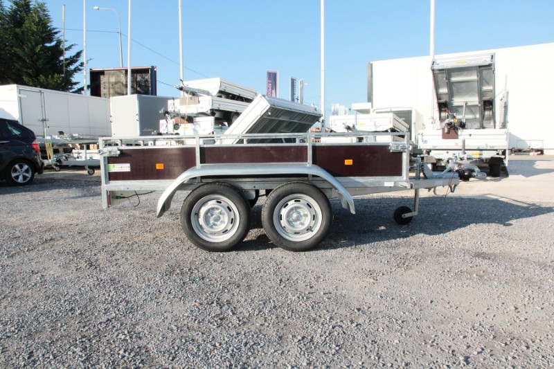 Remorque utilitaire homologuée avec plancher antidérapant Erdé Expert LC 252F