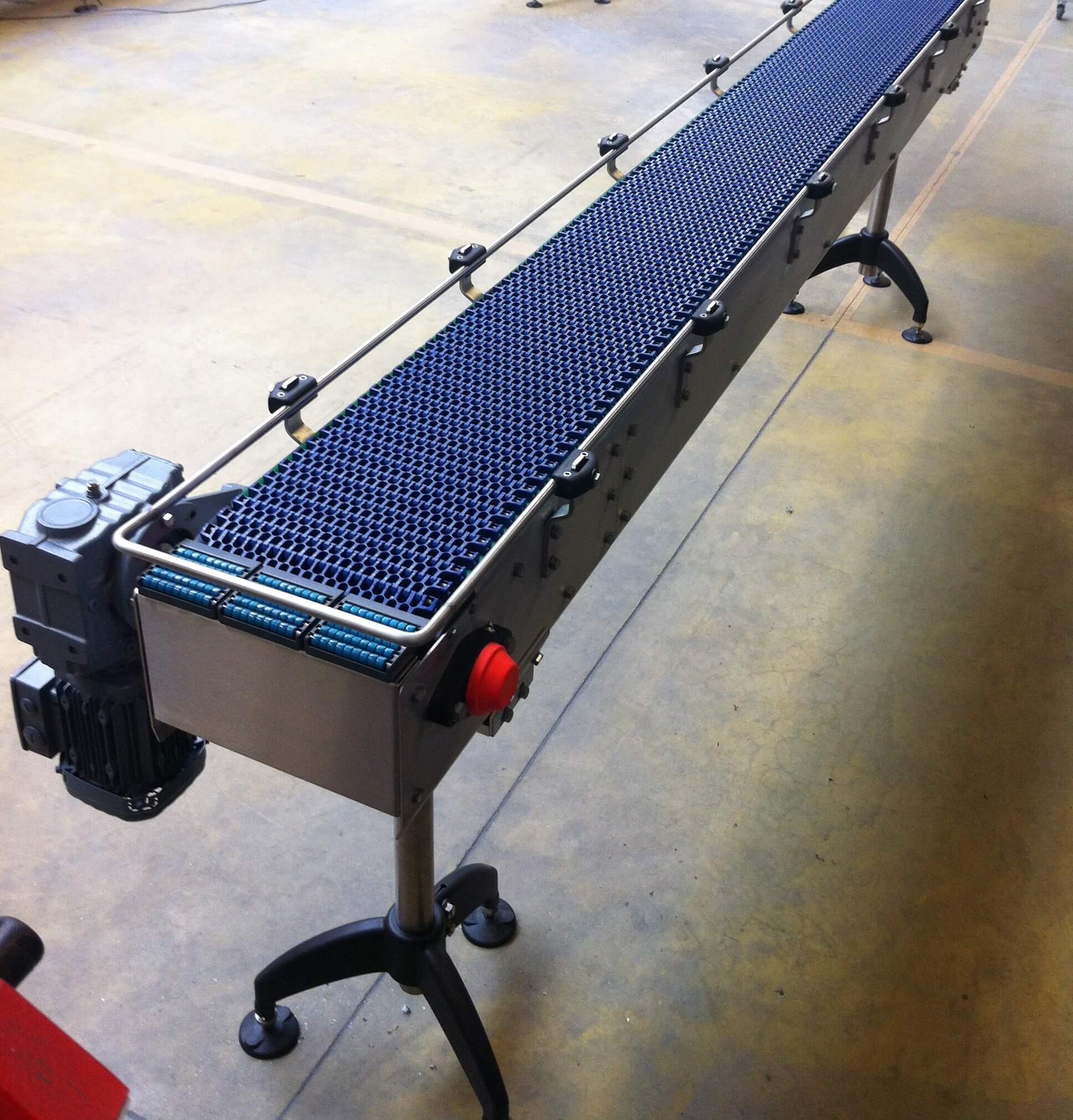 Convoyeur à tapis modulaire - rectiligne pour  le transport de produits sans changement de direction avec ou sans accumulation_2