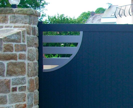 Fidis - Clôture en aluminium semi-ajourée - Lames droites avec coins arrondis - RD Productions_2