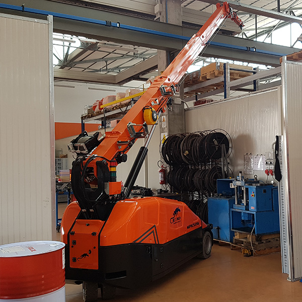 Mini-grue de manutention idéale pour les travaux de précision et dans des espaces réduits - jekko mpk 50_2