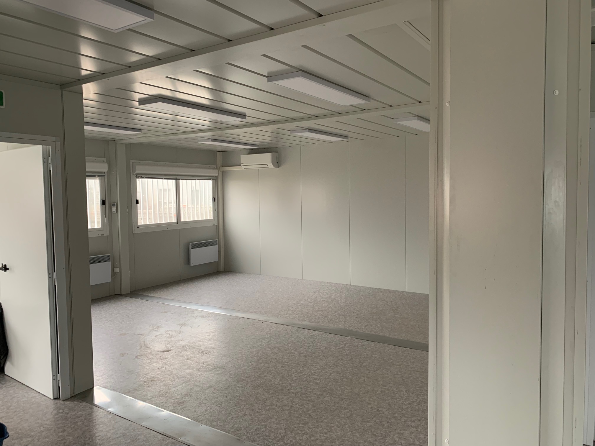 Construction  modulaire  robuste et confortable, déplaçable et réutilisable pour cabine d'atelier - MODULO SOLUTIONS_2