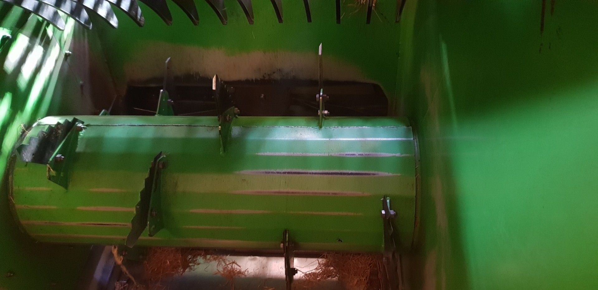 Bizon pailleuse remorque agricole - Juraccessoire - 4 bottes carrées de 90cm ou 5 de 70cm en 5 min - projection jusqu'à 18m_2