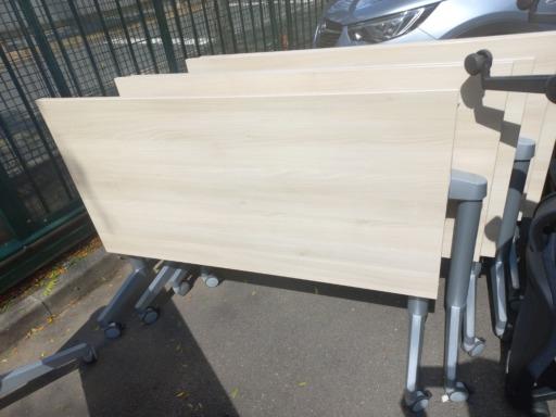 Table basculante d'occasion Steelcase 140 x 70 cm - beige, mécanisme de basculement facile, structure robuste_2