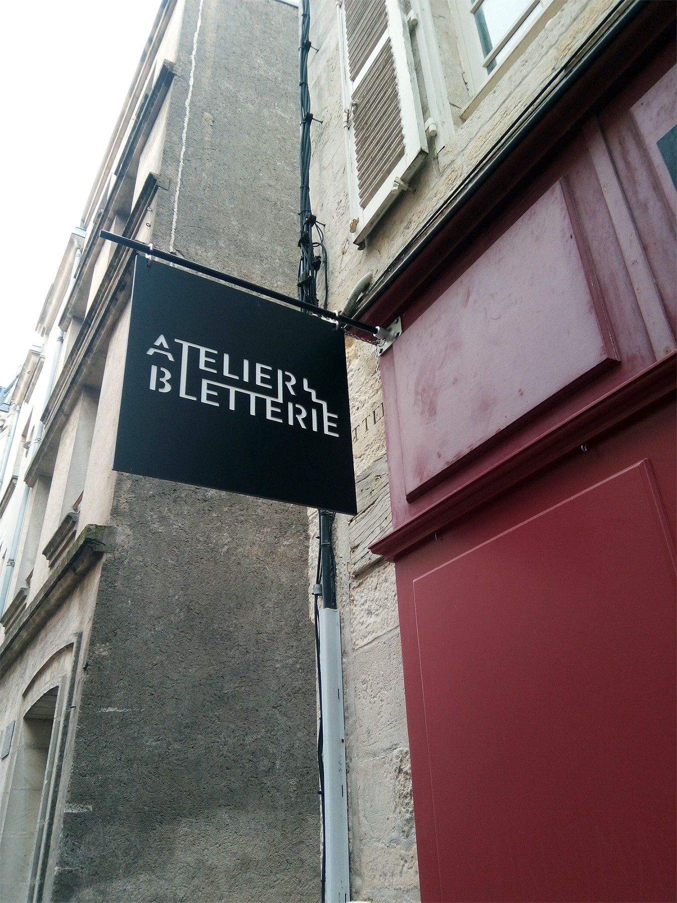 Enseigne drapeau Alu Dibond effet pochoir_2