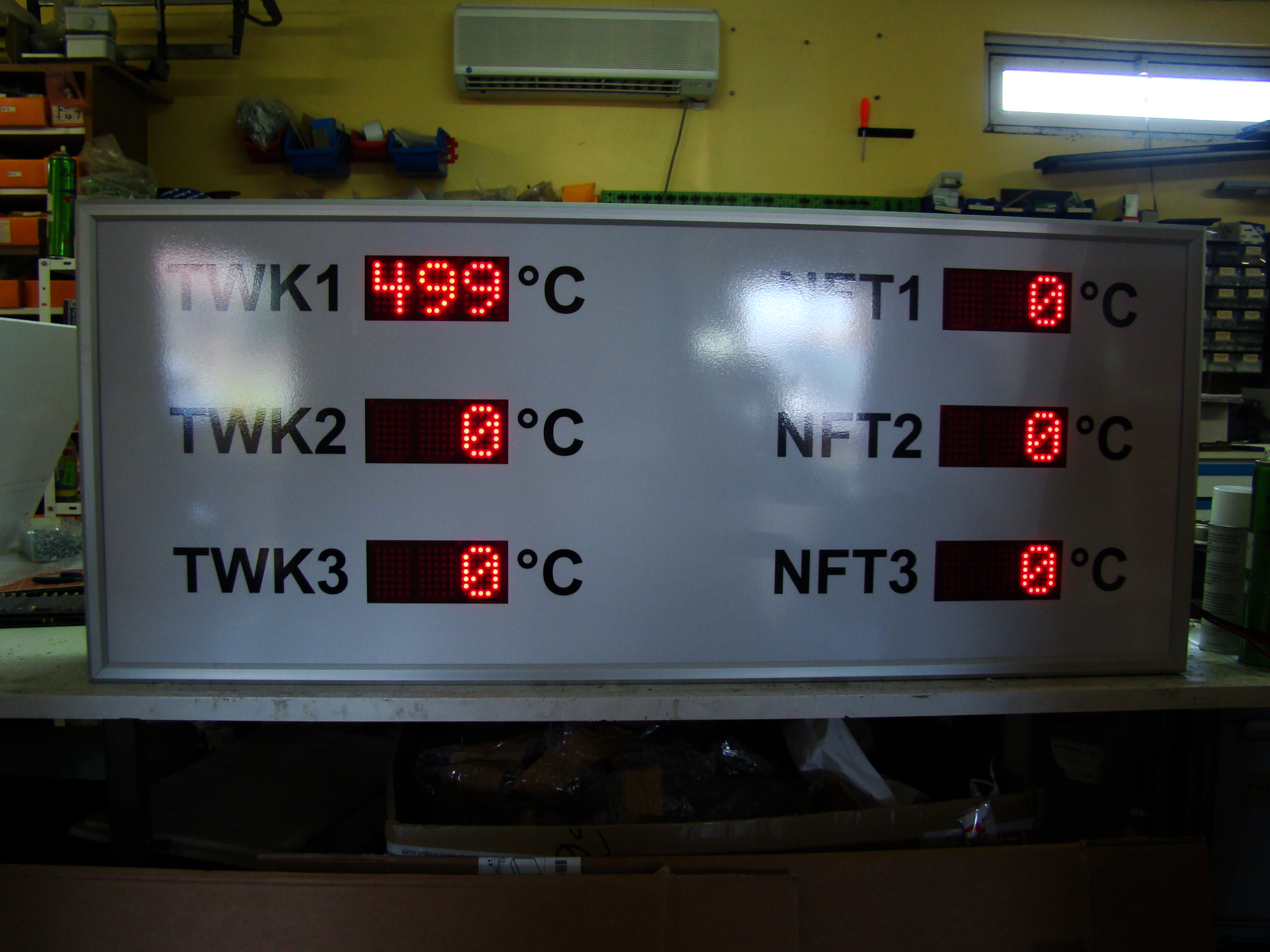 Indicateur numérique Géant, existe en plusieurs modèles standards - Capacité d'affichage de 9999 points - Série INTG_2