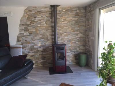 Poêle à granulés MONIA - finition acier bordeaux - 2.6kW à 8.5kW - installé à Roquevaire (13)_2