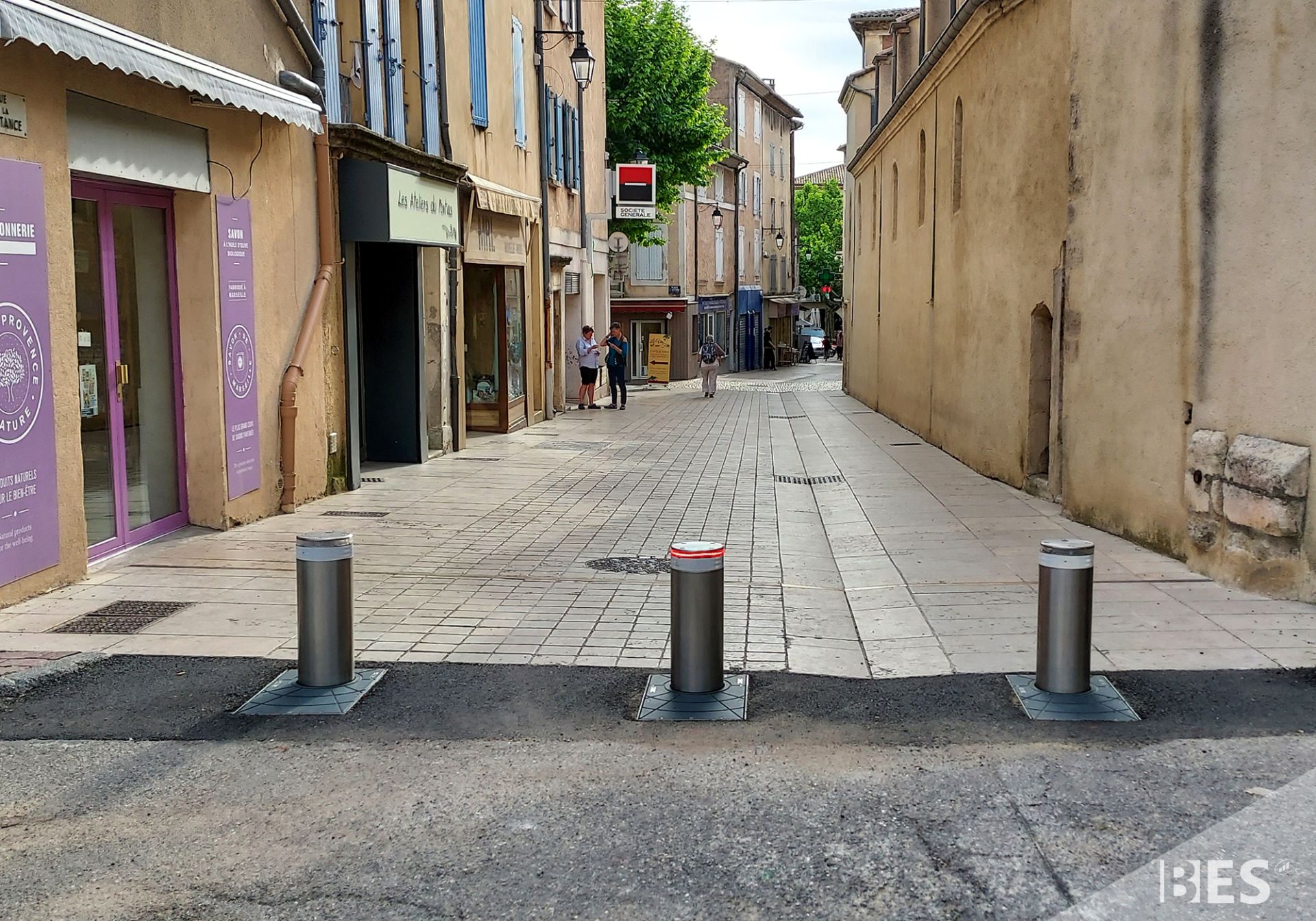 Borne escamotable semi-automatique conçue pour délimiter un accès réglementé, un stationnement réservé ou de sécuriser une zone - Citeasy Evo_2