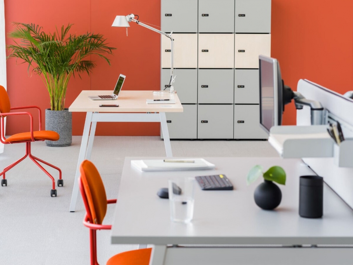 Bureau opératif droit hautement fonctionnel - OGI M - Design ergonomique et modulable_2