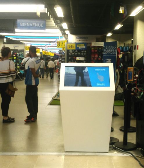Borne indoor interactive 3D - modèle Marina - ViaDirect avec écran 32 ou 43 pouces haute luminosité_2