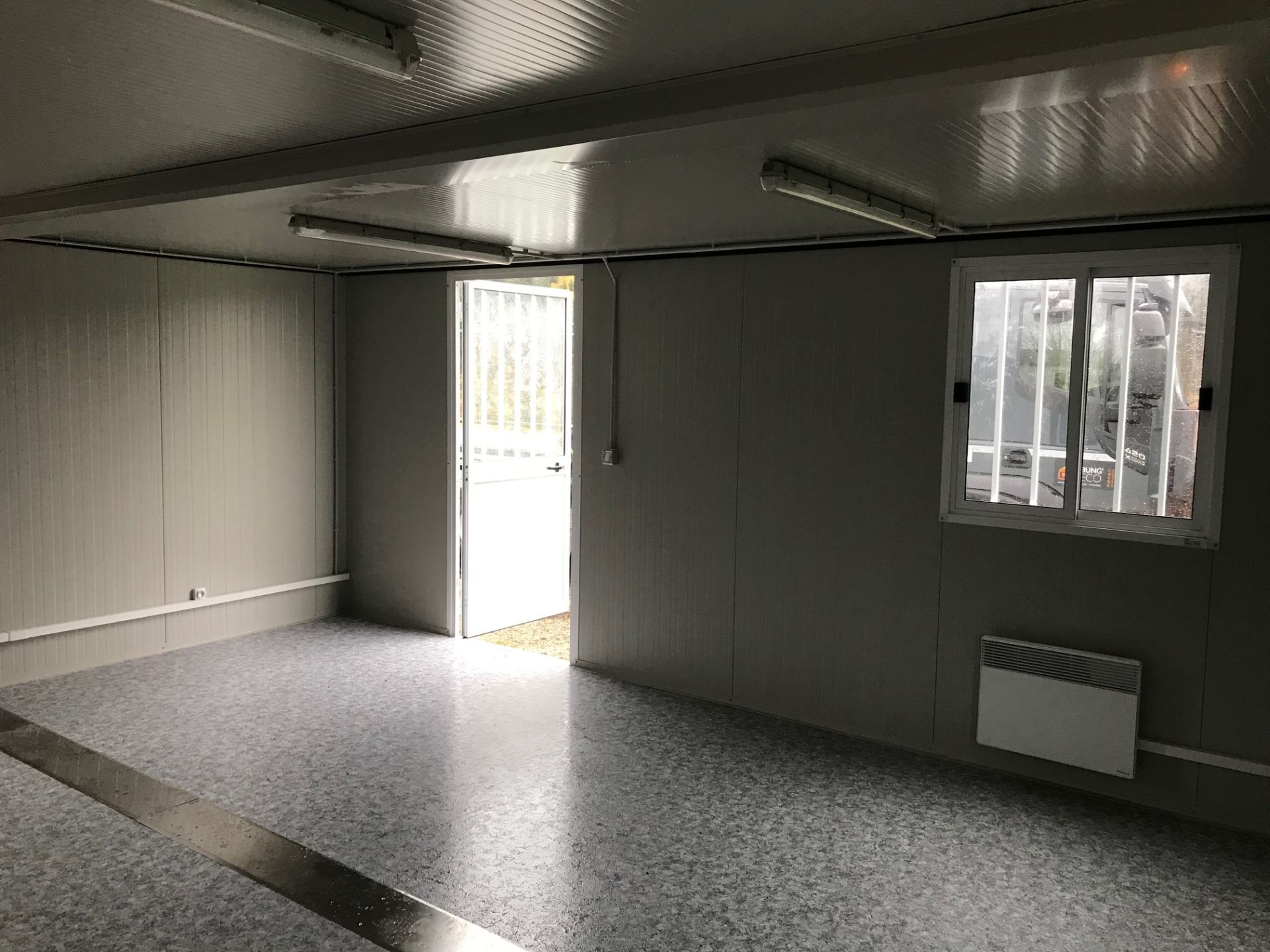 Base vie composée de trois modules, pouvant être équipé d'une kitchenette,  de vestiaires et de bureaux - L.6.09m x l.7.26m_2