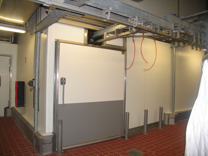 Porte coulissante pour passage intense en chambre froide