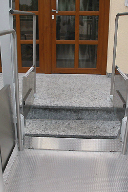 Élévateur compact  - Dispositif breveté de franchissement des marches d'escalier - HETEK - VERRAlift LM_2