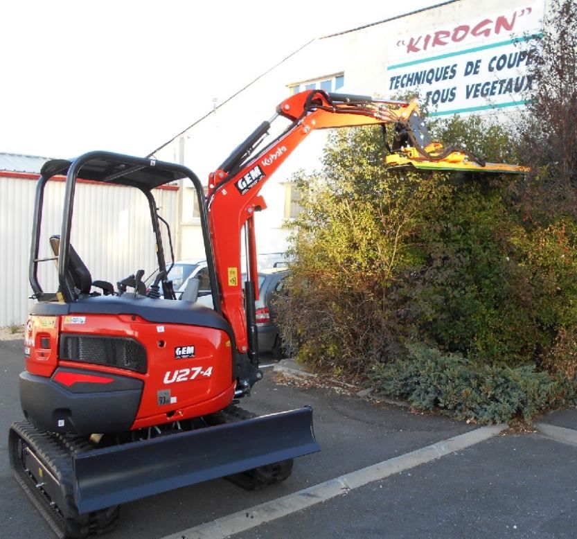 Équipement hydraulique pour minipelle avec largeur de coupe variable