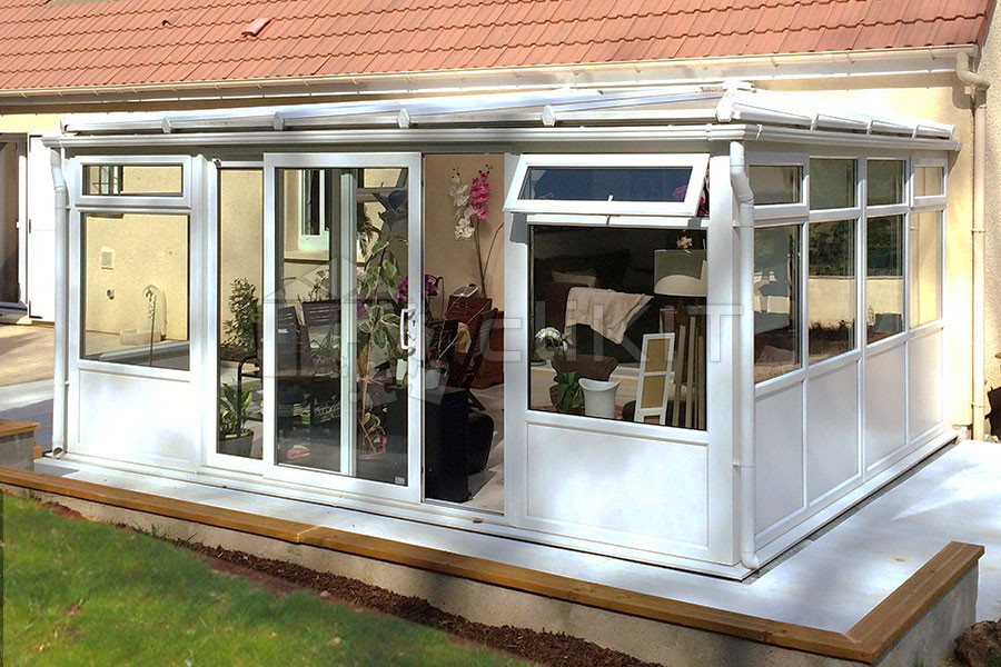 Véranda NORWICH V2 munie de toiture à trois pans_2