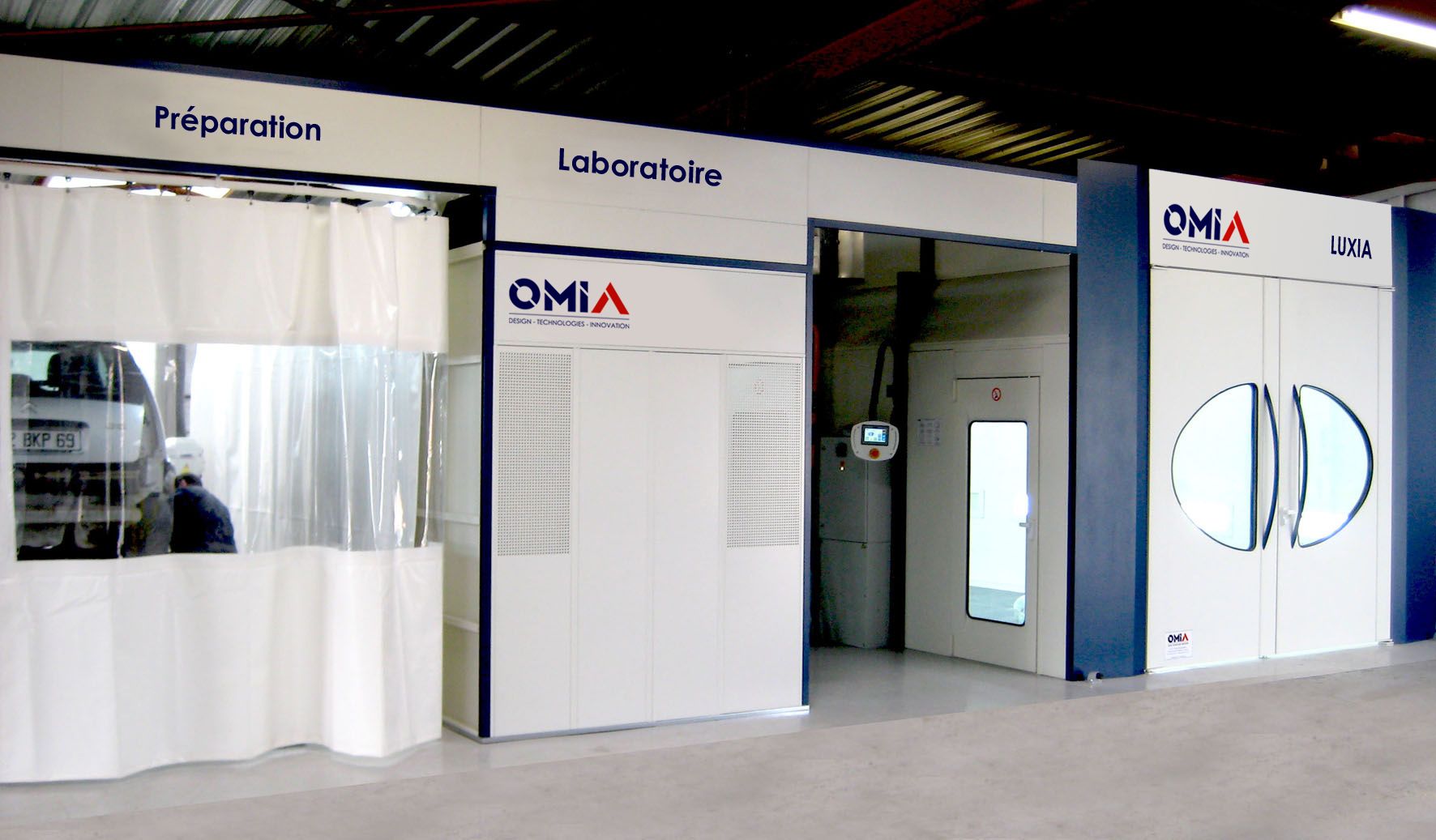 Laboratoire de peinture ventilé destiné à la préparation des teintes constructeurs en carrosserie automobile_2