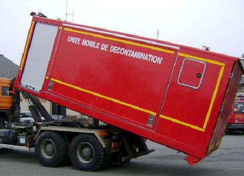 Unité de décontamination sur mesure, utilisé pour la décontamination des victimes à proximité des zones sinistrées - BERCE_2