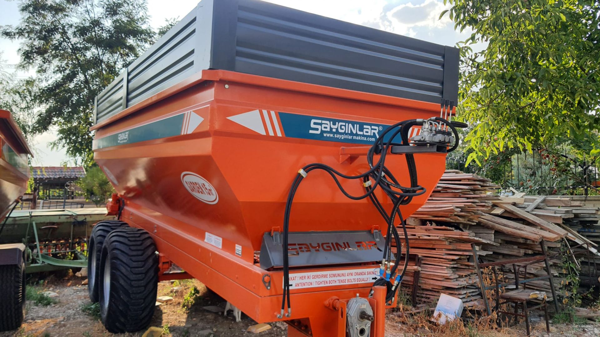 Épandeur à fumier 15 tonnes - système de chaîne (Garden)_2