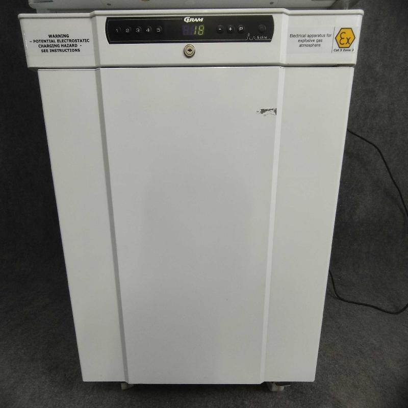 Armoire laboratoire négative ventilée Gram IIRF210LG10_2