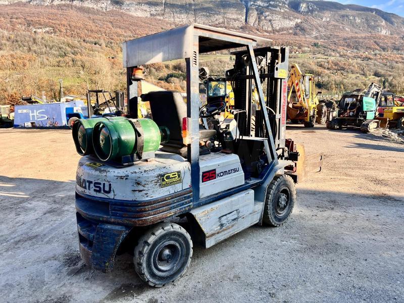KOMATSU chariot élévateur à gaz fg25t-11e (avec pince)_2