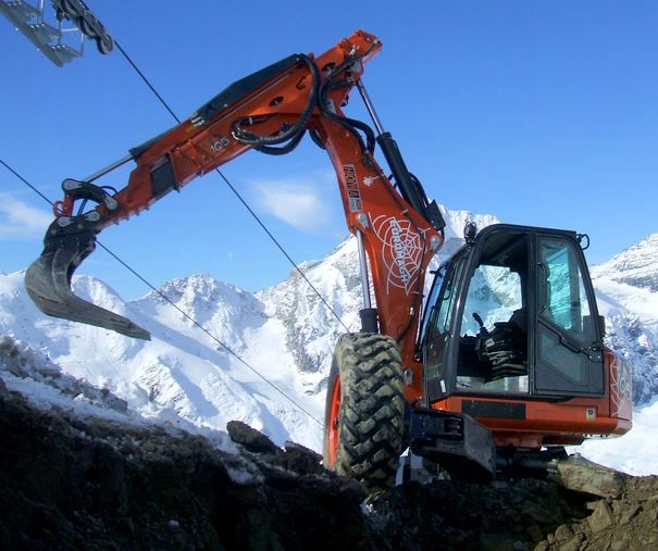 R105L - Pelle araignée robuste avec moteur 140 Hp et bras à longue portée_2