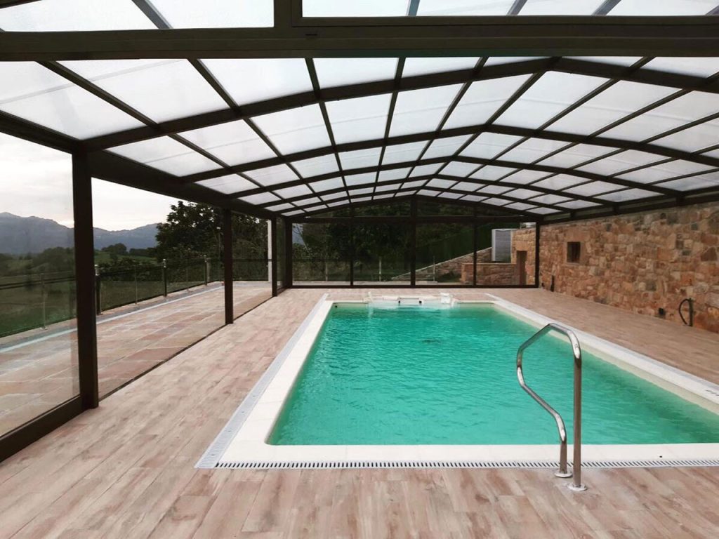 Abri piscine haut propre et transparent - GALAXIAS - Portes coulissantes vitrées et structure aluminium haute qualité_2