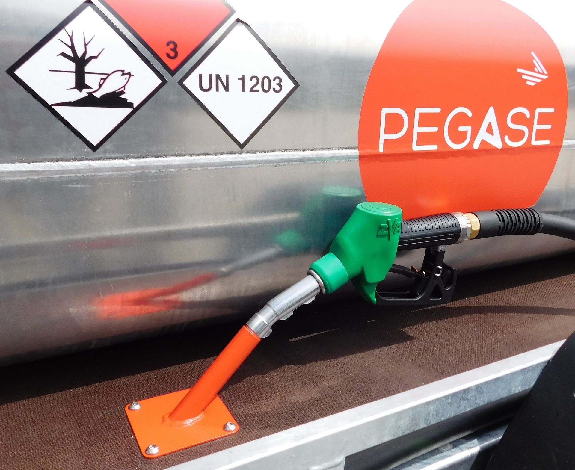 Remorque citerne essence - Cuve de transport SP95 SP98 Conforme ADR inf à 330L_2