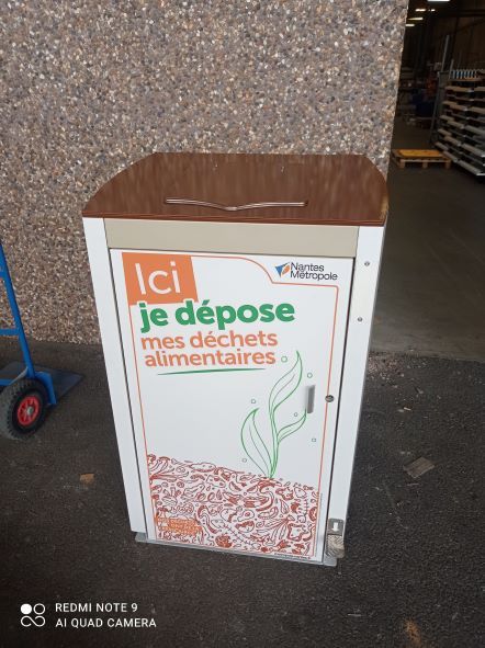 Collecteur de bio-déchets ou déchets alimentaires - Mobilier cache-poubelle pour collecte des bio-déchets_0