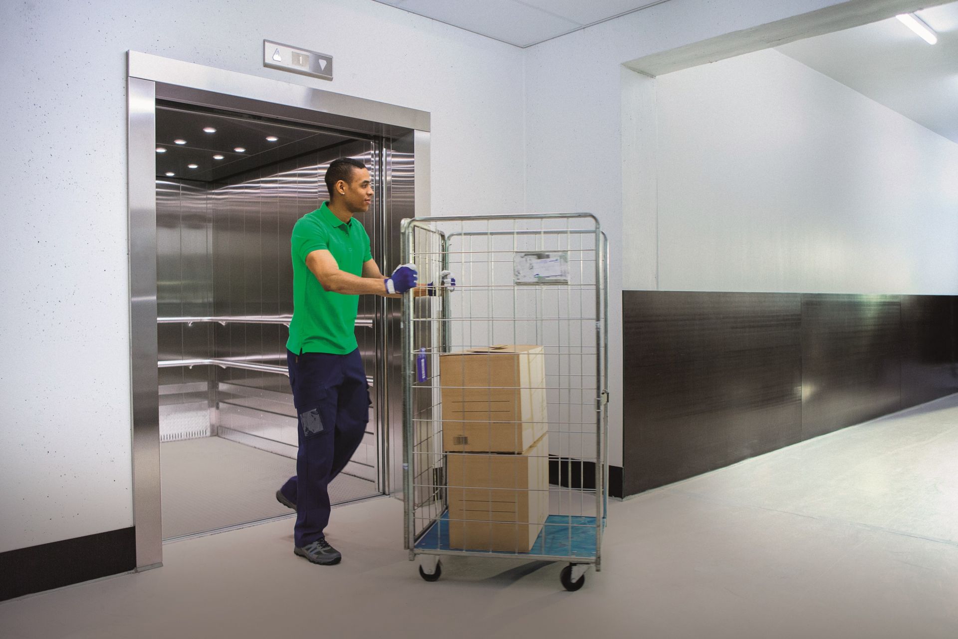 Monte-charge accompagné KONE Transys DX_2