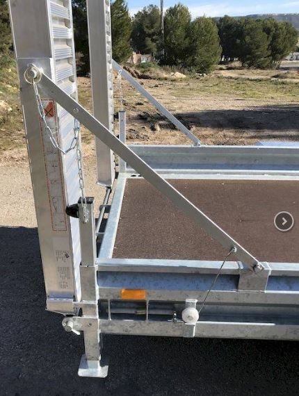 Remorque 3T5 avec béquilles arrière de chargement automatiques