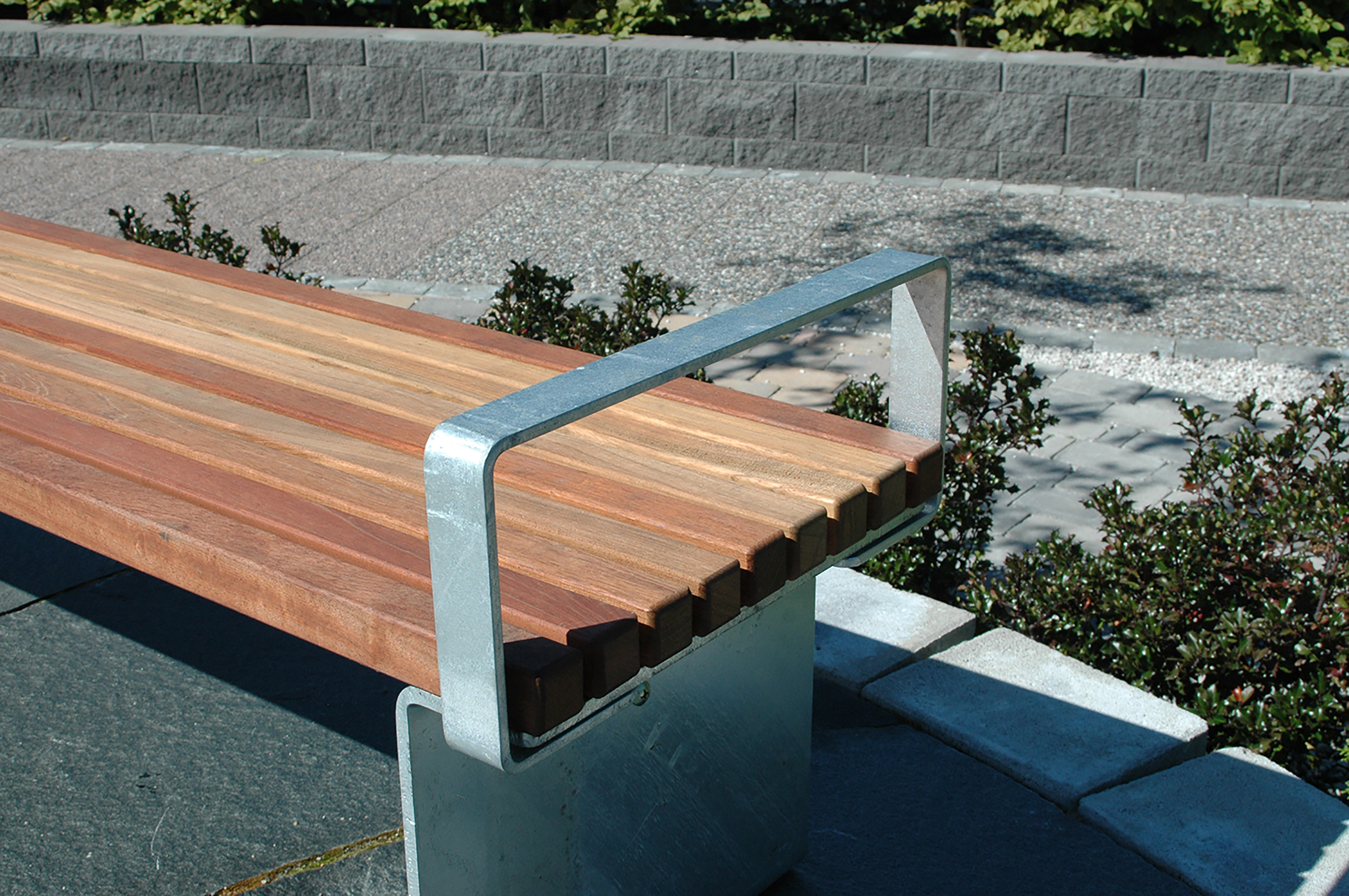 Accoudoir pour banc public Birka réf 8020359 - Hags - montage 1 heure, longueur 1760 mm_2