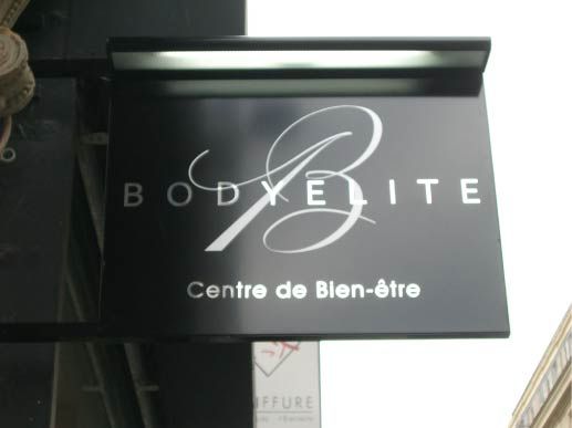 Enseigne drapeau - fabrication sur mesure - recto verso, lumineux ou non lumineux_2