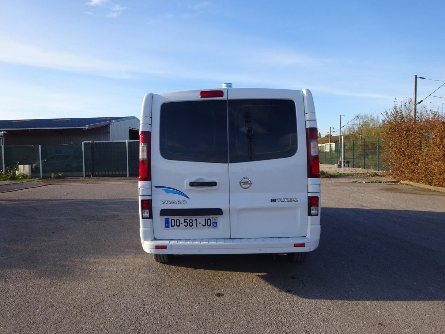 Opel Vivaro L1H1 équipée avec brancard