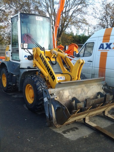 Chargeuse articulée 5 tonnes - 4 roues motrices - Moteur diesel - Capacité godet 800 litres_2