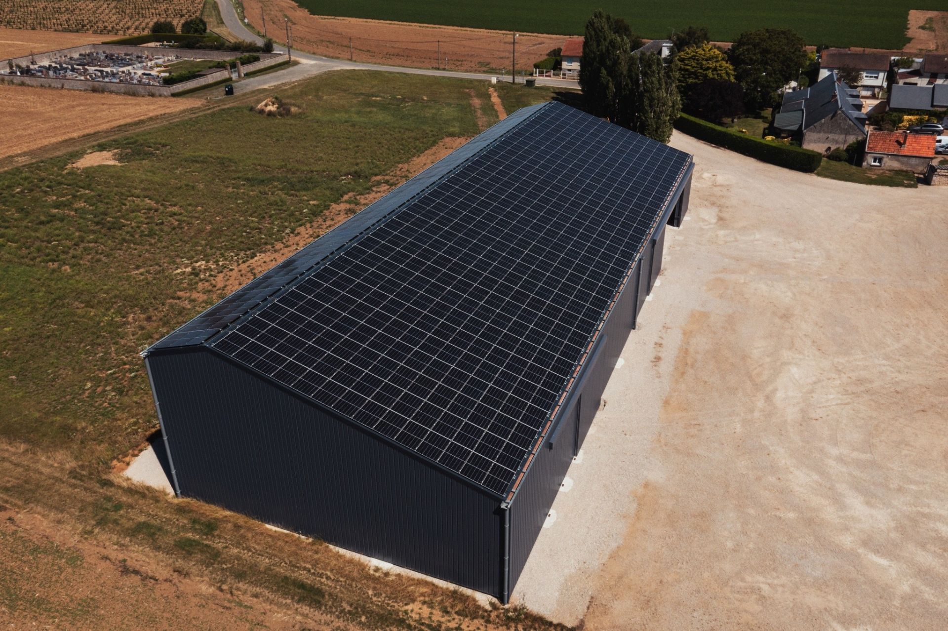 Hangar agricole photovoltaïque avec grande capacité de stockage