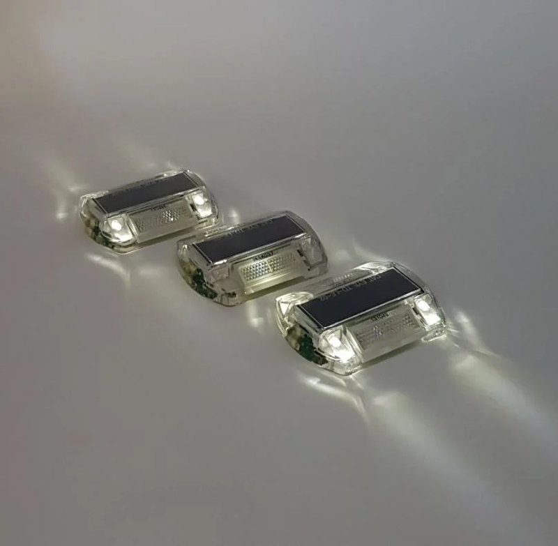 Plot lumineux solaire double face en résine polycarbonate_2