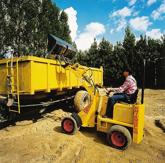 Godet à haute décharge KM 130 - Knikmops Rollmops - Largeur 1.26 m et hauteur de déversement 2.60 m_2