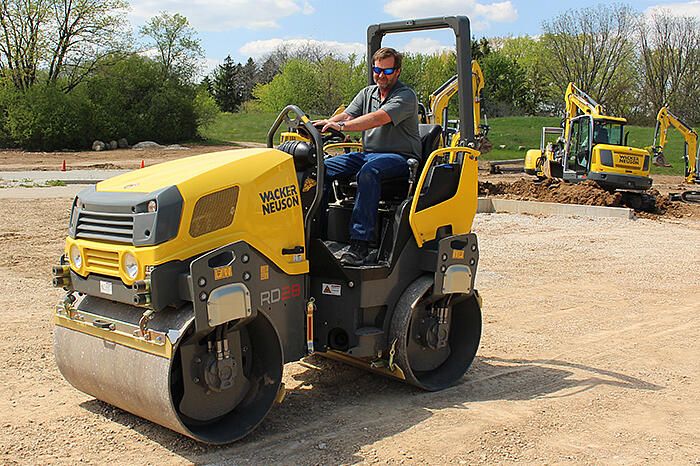 Rd28 rouleau tandem - wacker neuson - poids opérationnel max 3410 à 3470 kg_2