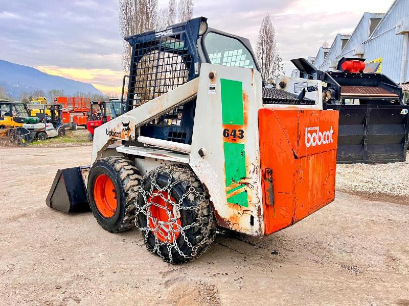 Bobcat 643 Mini-chargeur avec balayeuse et godet_2
