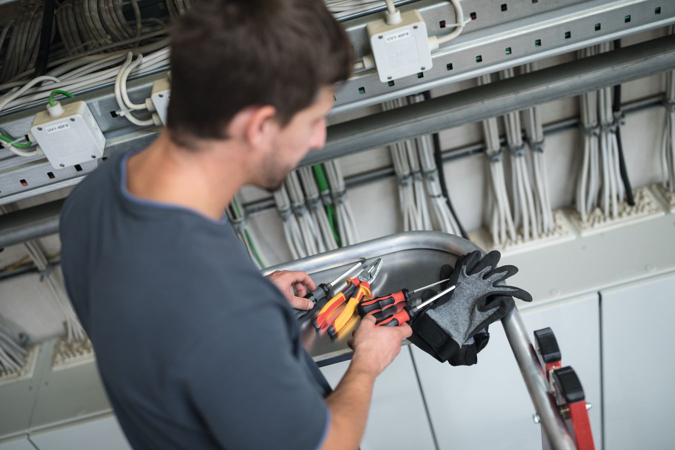 Plate-forme de travail repliable en fibre de verre et aluminium - 650 x 600 mm - Garde-corps et marches striées_2