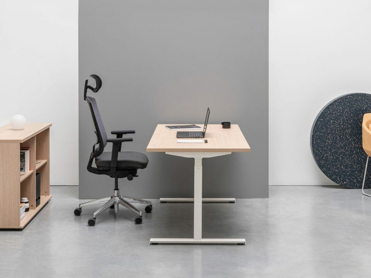 Bureau opératif réglable en hauteur - OGI DRIVE - manuel ou électrique, design moderne et durable_2