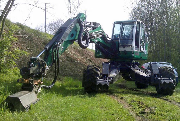 R145 Big Foot - Forester - Pelle araignée ultra-puissante 266 Hp pour applications forestières_2