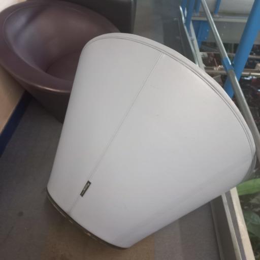 Fauteuil pivotant Girola Tacchini d'occasion - Design contemporain par Lievore Altherr Molina - Formes courbes et enveloppantes_2