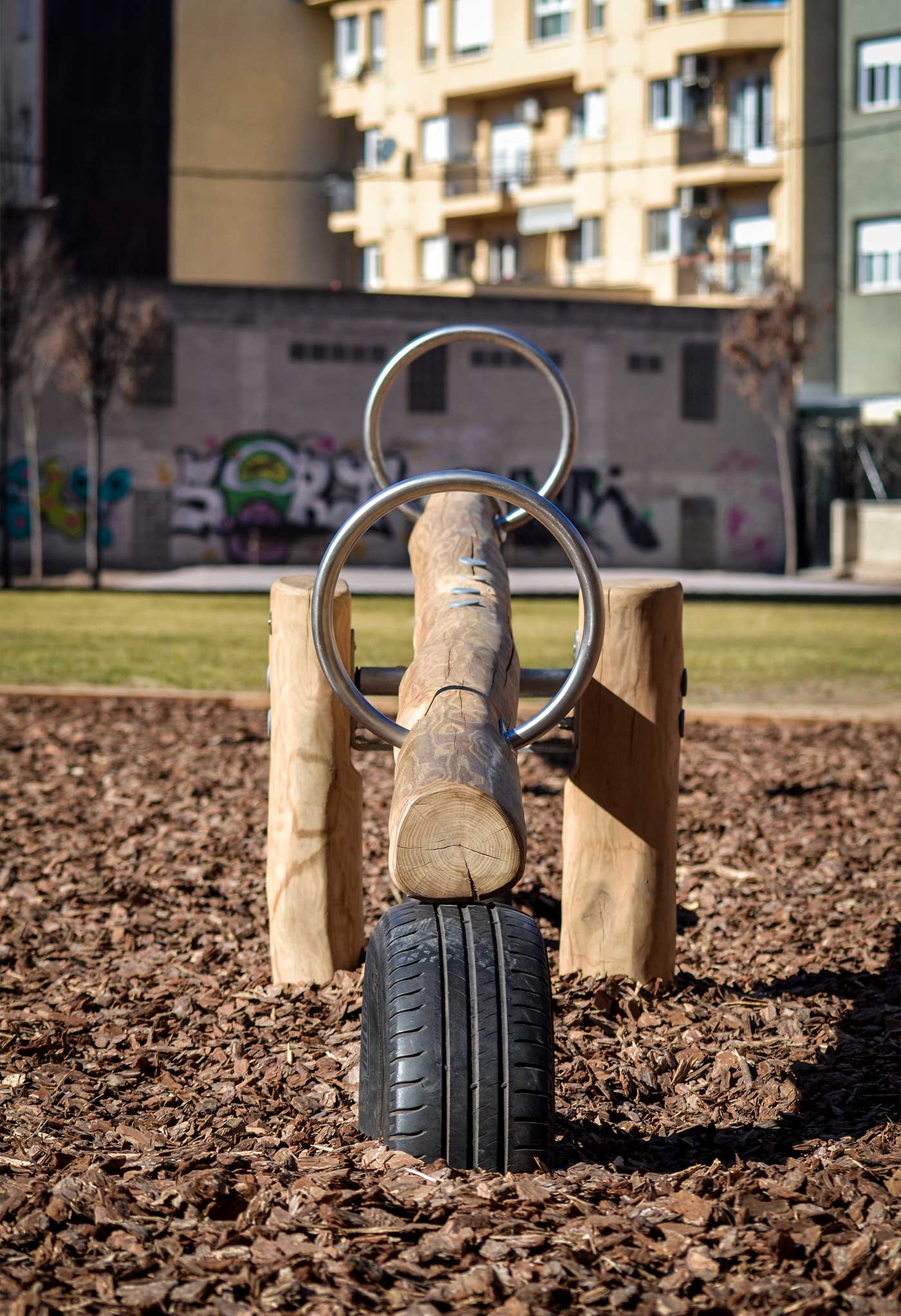 Jeu sur ressort IROY 4 - Collection ROY - Robinier et acier inoxydable - Durable et pédagogique_2