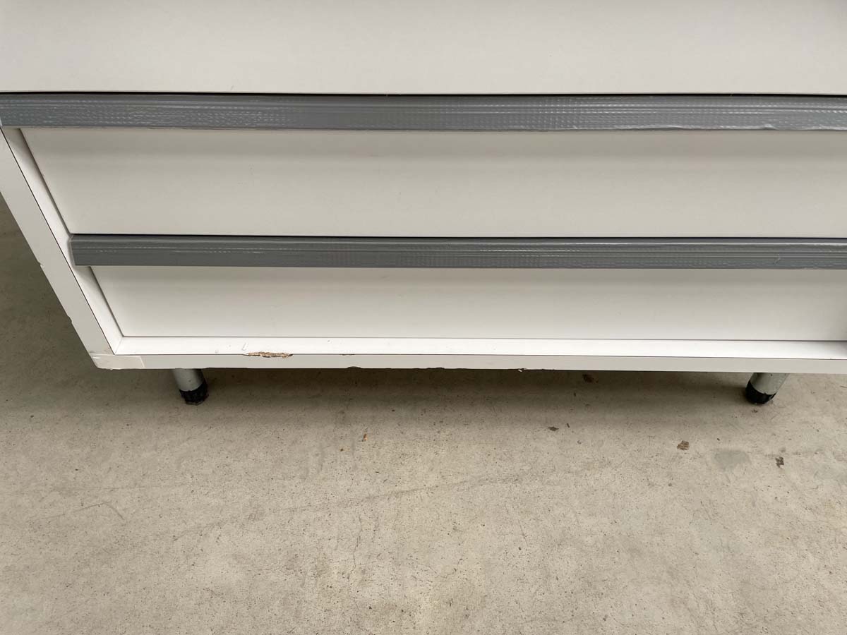 Meuble d'occasion de laboratoire avec 9 tiroirs - ATEX - sur pieds métal - réf. P21091153_2