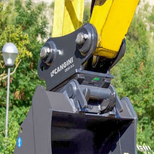 Attache rapide mécanique et hydraulique pour engins de chantier