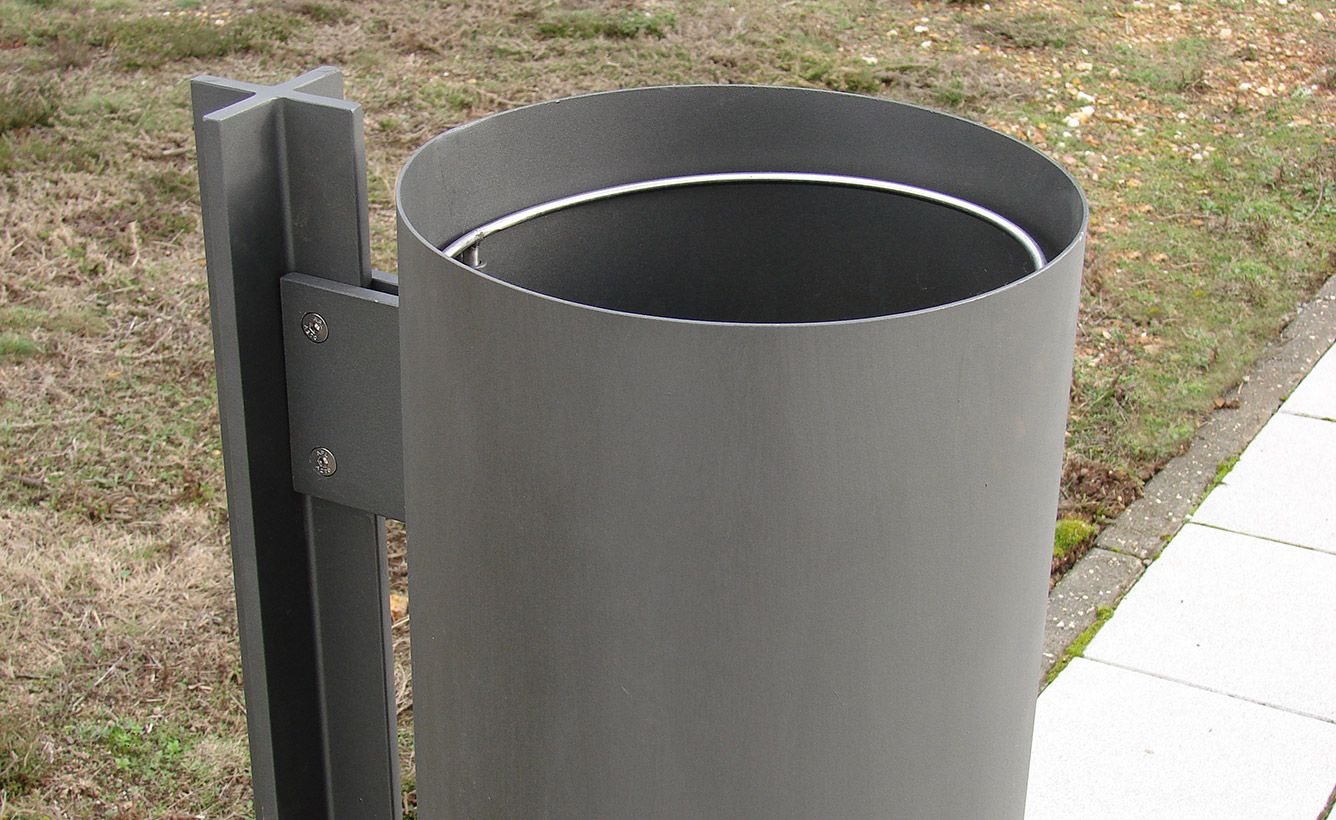Mais - Poubelle publique Larus - couvercle et cendrier - acier, fonte - 50L/85L_3